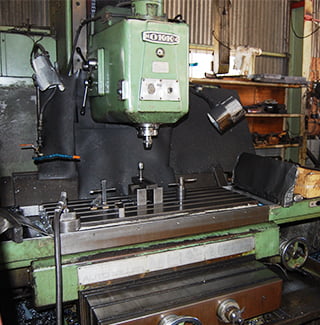 縦型NCフライス盤